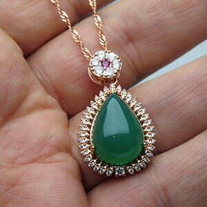 14K Jade Pendant With Necklace